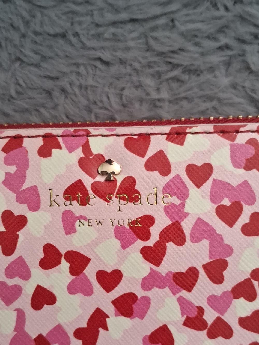 Kate spade Pink and Red Heart Print Zip Wallet,Excellent Condition🎉🎉🎉🎉🎉 - Picture 3 of 9